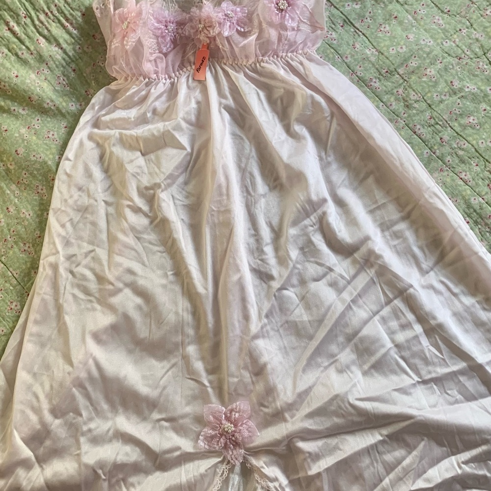 Sweet Pink Lacy Nighty w Embroidery, Flowers & Pearls S